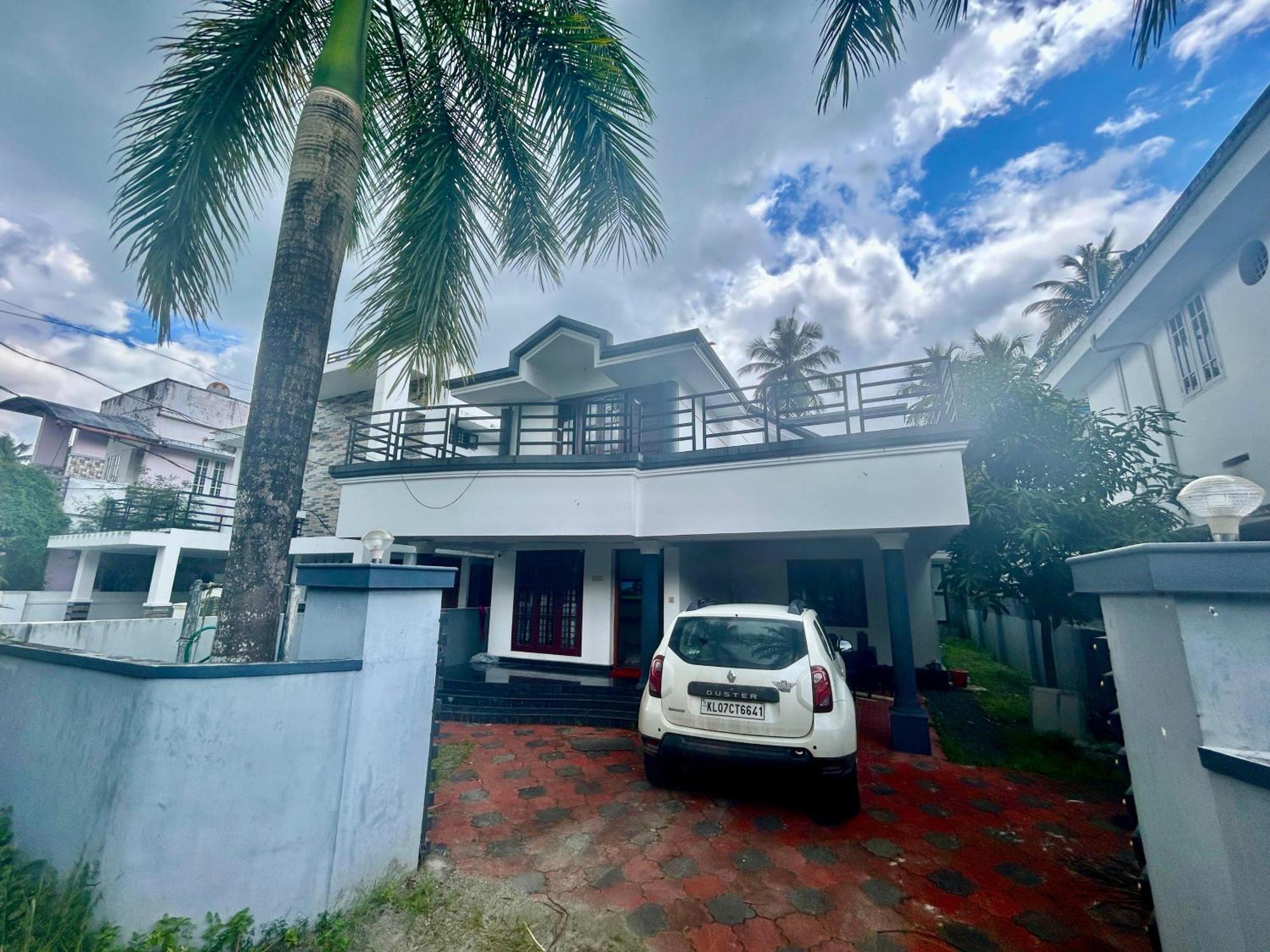 Krishnakripa - Luxury Private Near Guruvayoor Temple Holiday home *