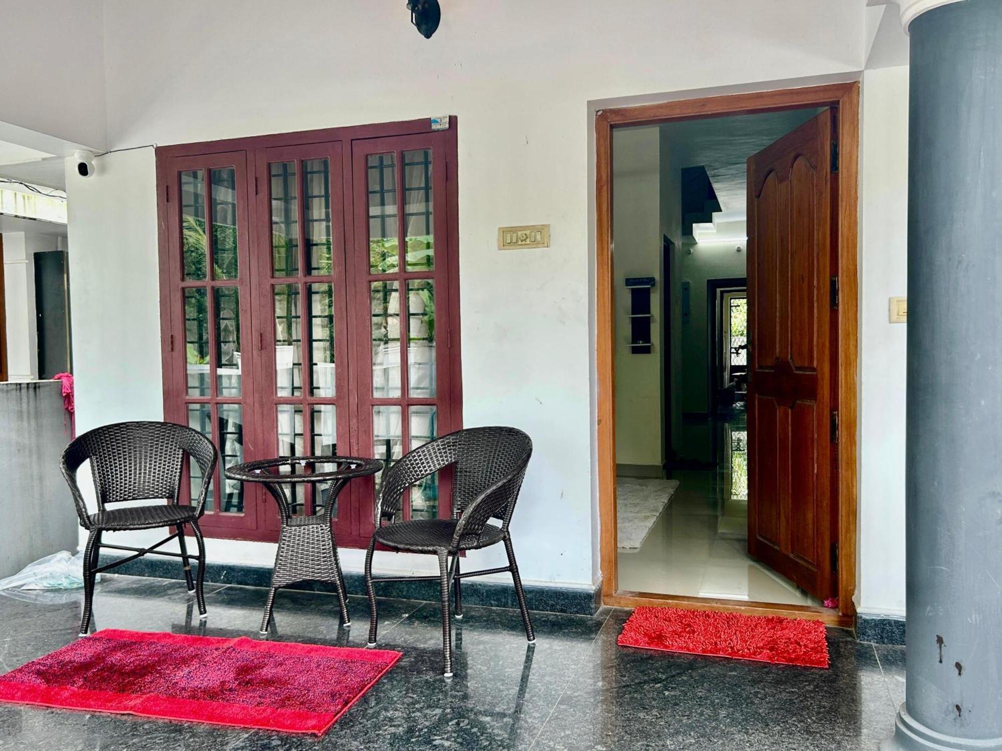 Holiday home Krishnakripa - Luxury Private Near Guruvayoor Temple *
